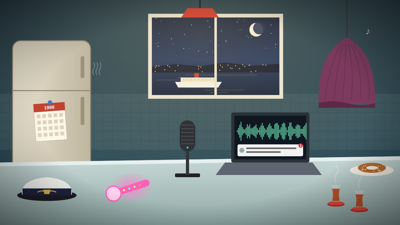 Gece yarısı Moda'da bir mutfak: eski bir buzdolabı, örtülü kanarya kafesi, masada kaptan kasketi, ışıklı pembe karaoke mikrofonu, ciddi bir USB mikrofon, ses dalgası ve tek bir yorum bildirimi gösteren dizüstü, iki çay ve bir simit; pencerede ışıkları yanan bir vapur
